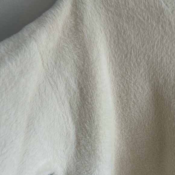 Uchuu Montreal Cream Sweater. So Soft. Never Worn. Size L. Perfect condition. - Picture 4 of 4